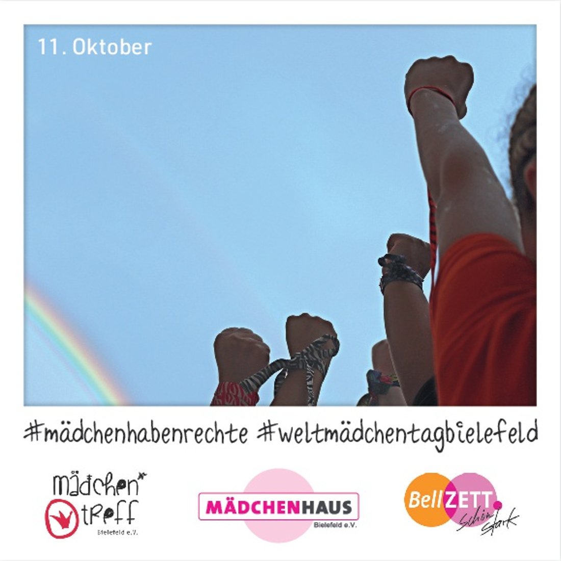 Aufkleber mit einem Regenbogen anlässlich des Weltmädchentages.